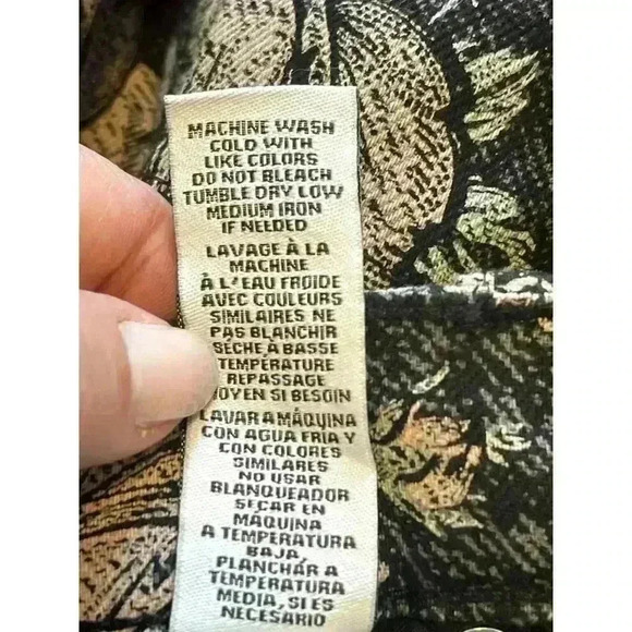 Celebrity Pink Women Hi-Rise Mom Jeans Floral Pattern Denim Raw Hem Size 19 NWOT - Picture 7 of 7